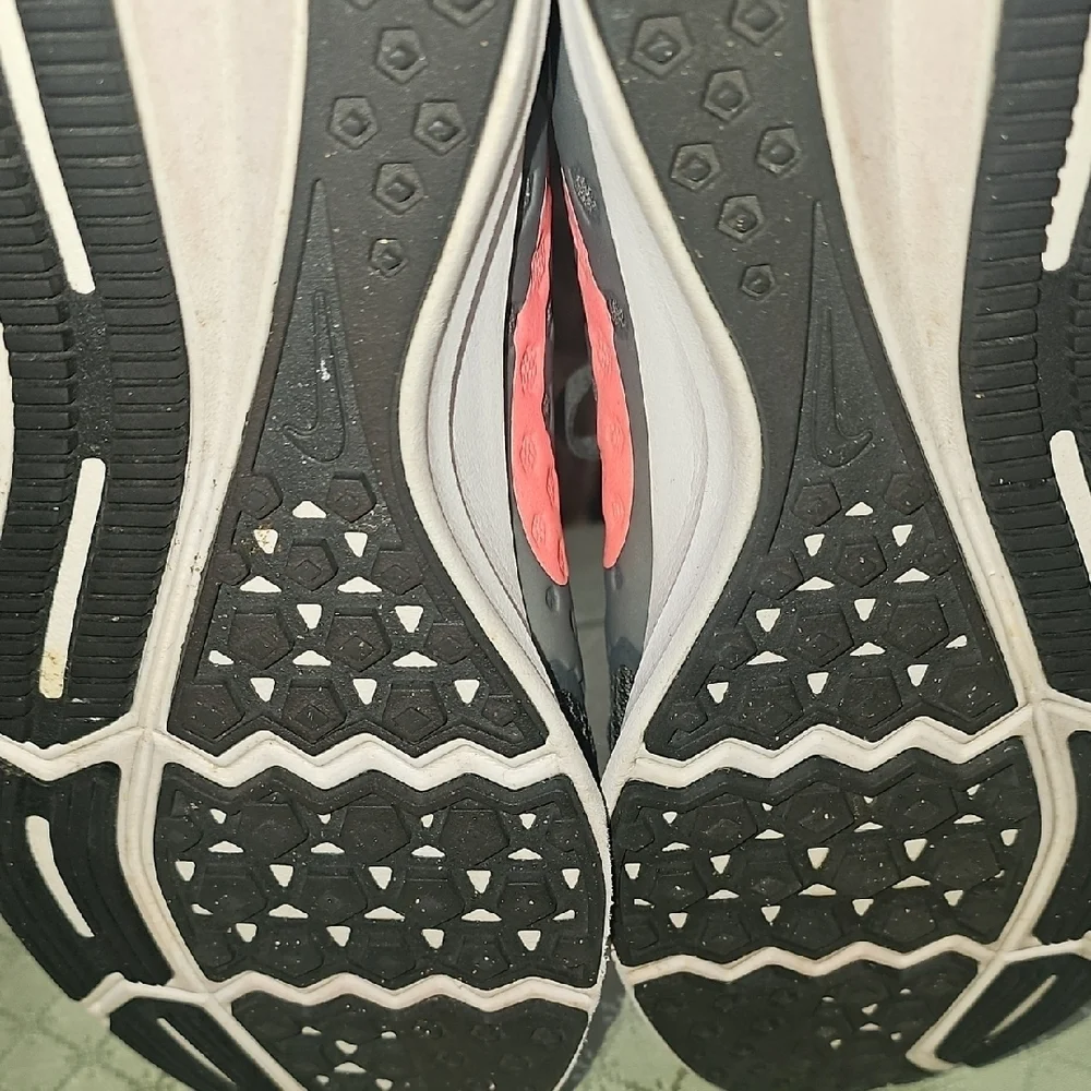 Nike Downshifter 7 Women's Grey And Coral Running Sneakers Size 8W